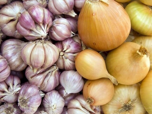 Fresh onion with garlic against worms